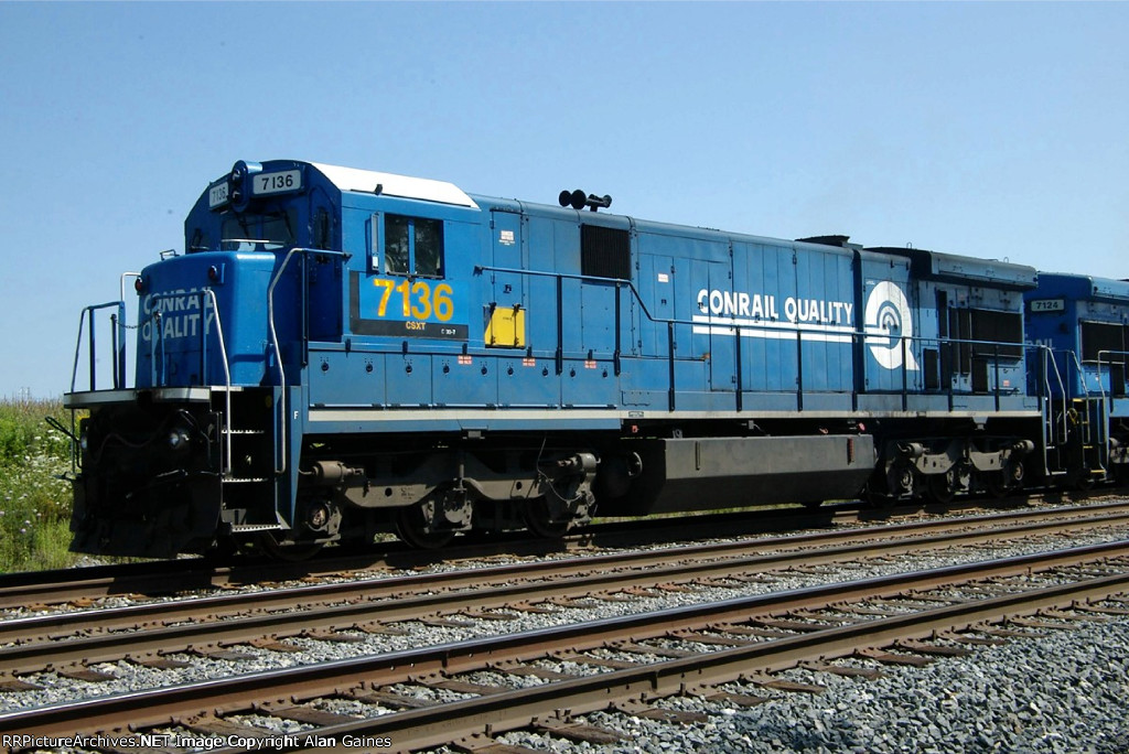 CSX C36-7 7136